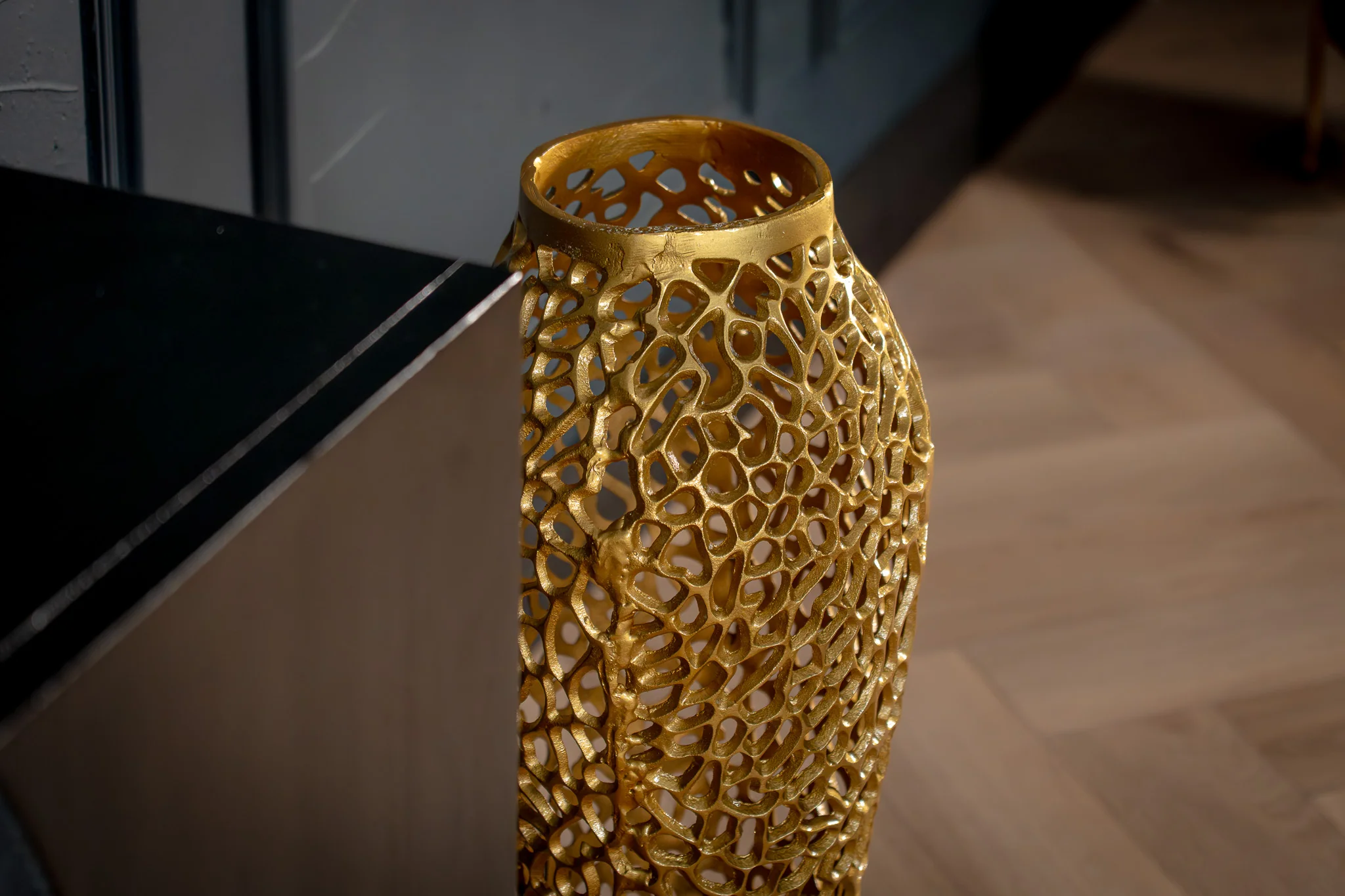 Aluminium Vase Gold 64 cm – Golden Coral - Image 3