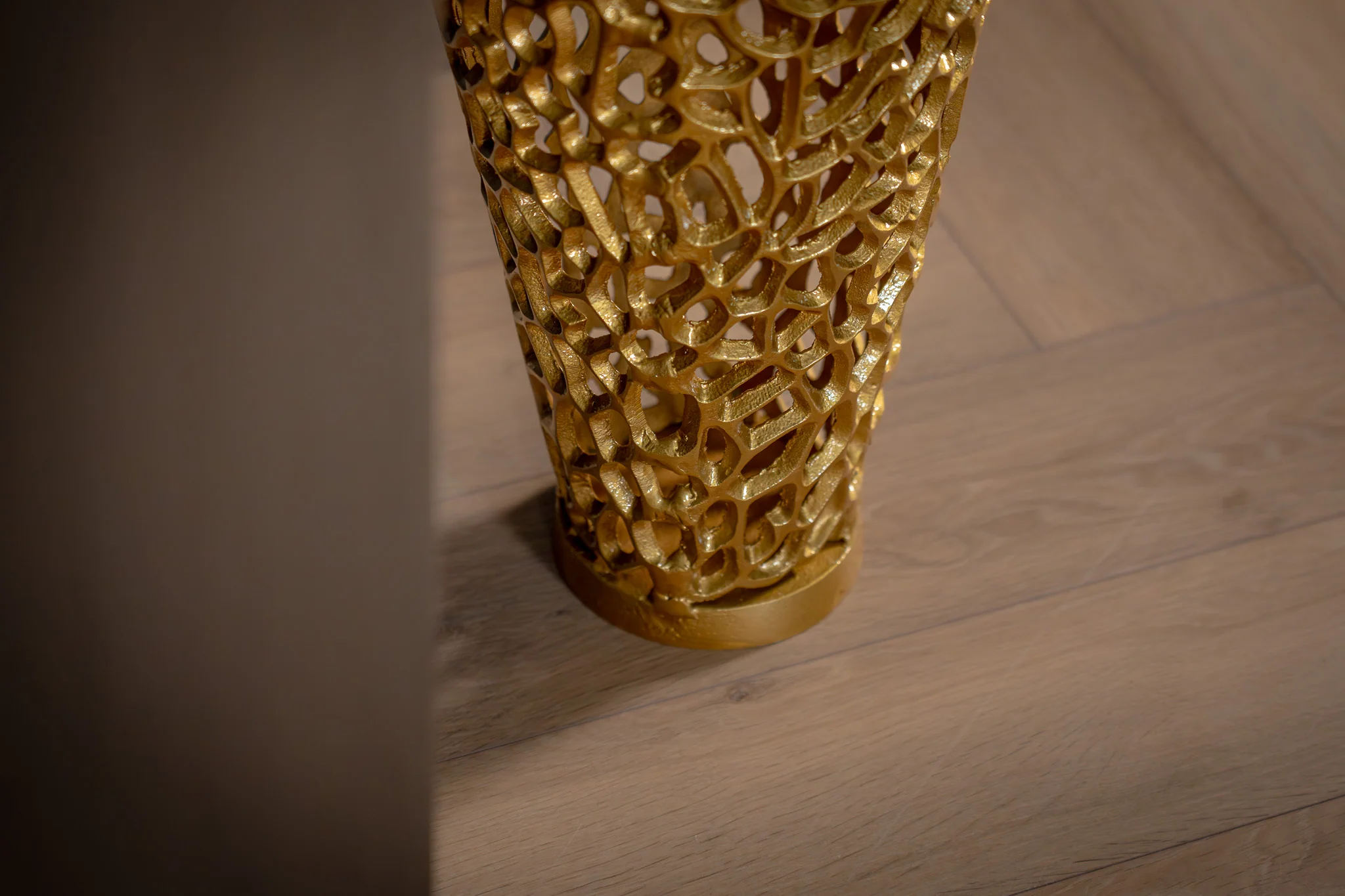 Aluminium Vase Gold 64 cm – Golden Coral - Image 4