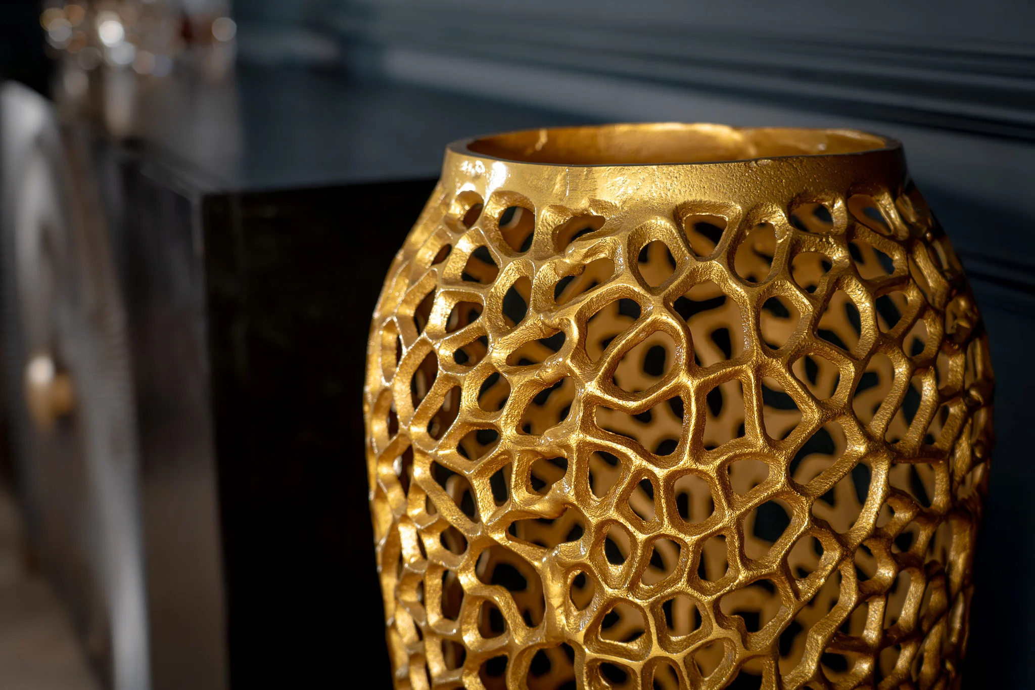 Aluminium Vase Gold 92 cm – Golden Coral - Image 4