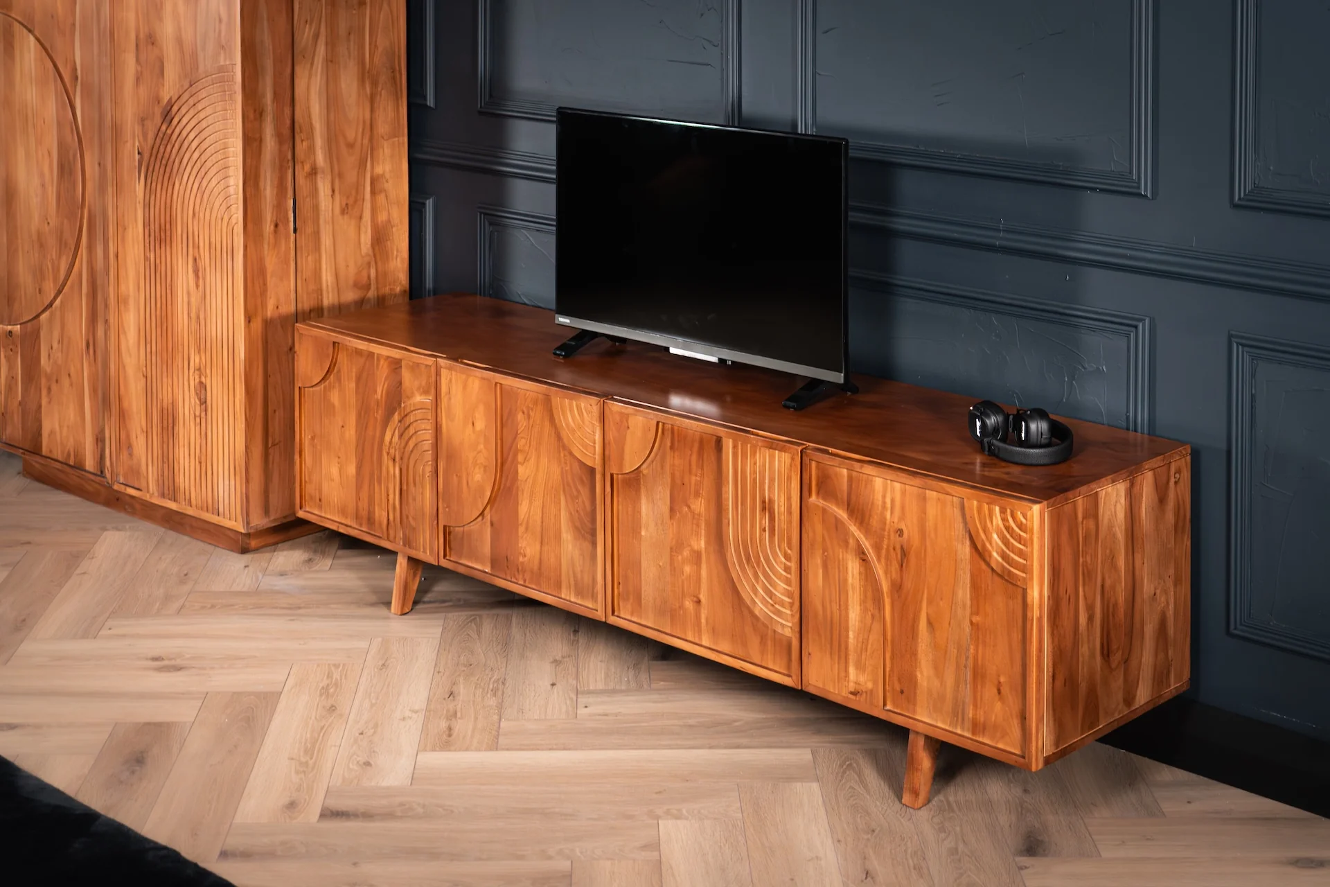 Solid Acacia Wood TV unit 180 cm with Carved Circular Front – Manhattan - Image 3