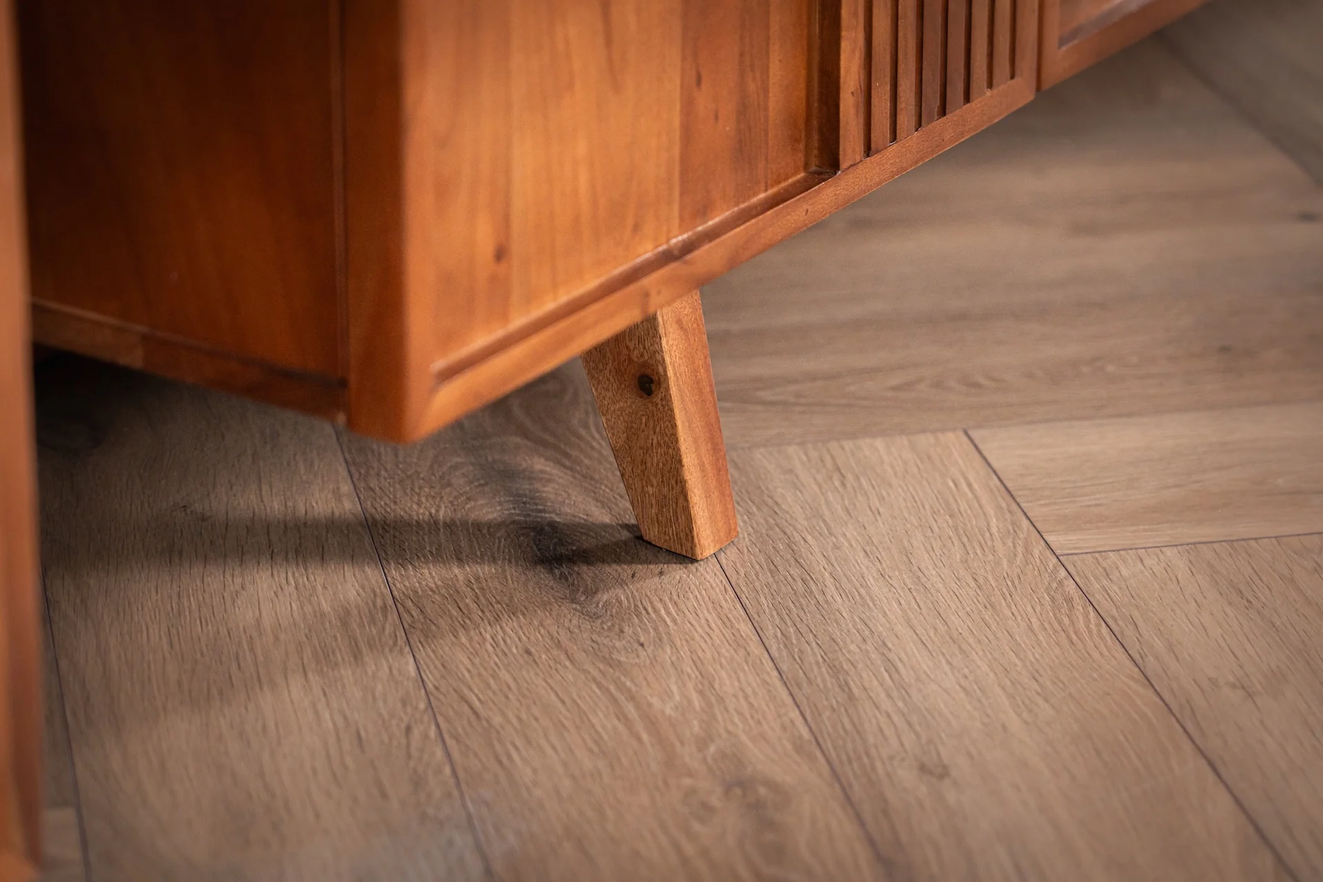 Solid Acacia Wood TV unit 180 cm with Carved Circular Front – Manhattan - Image 7