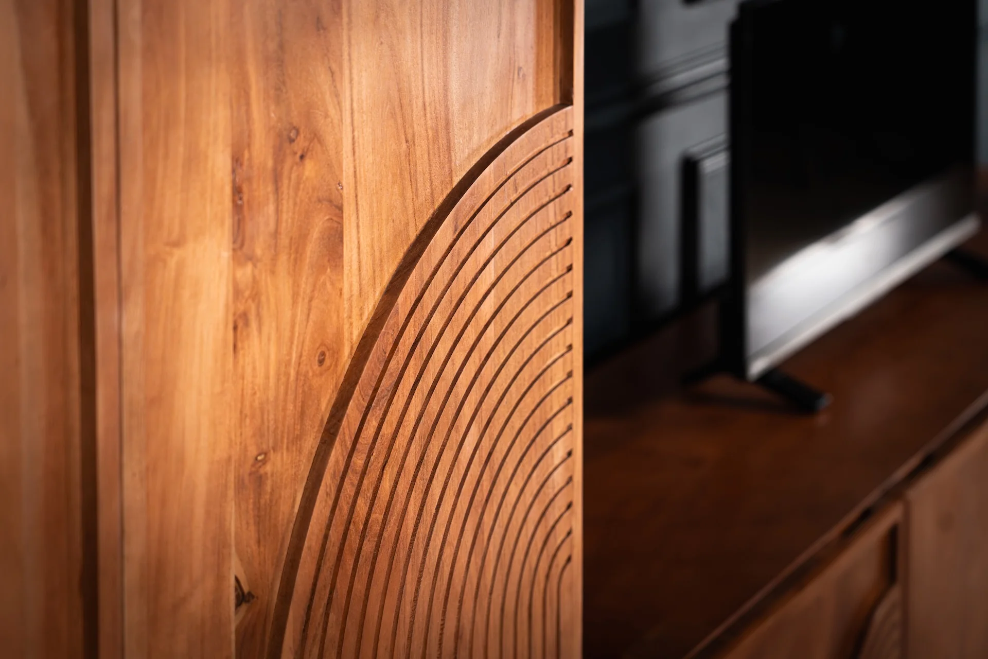 Solid Acacia Wood Bar Cabinet 140 cm with Carved Circular Front – Manhattan - Image 5