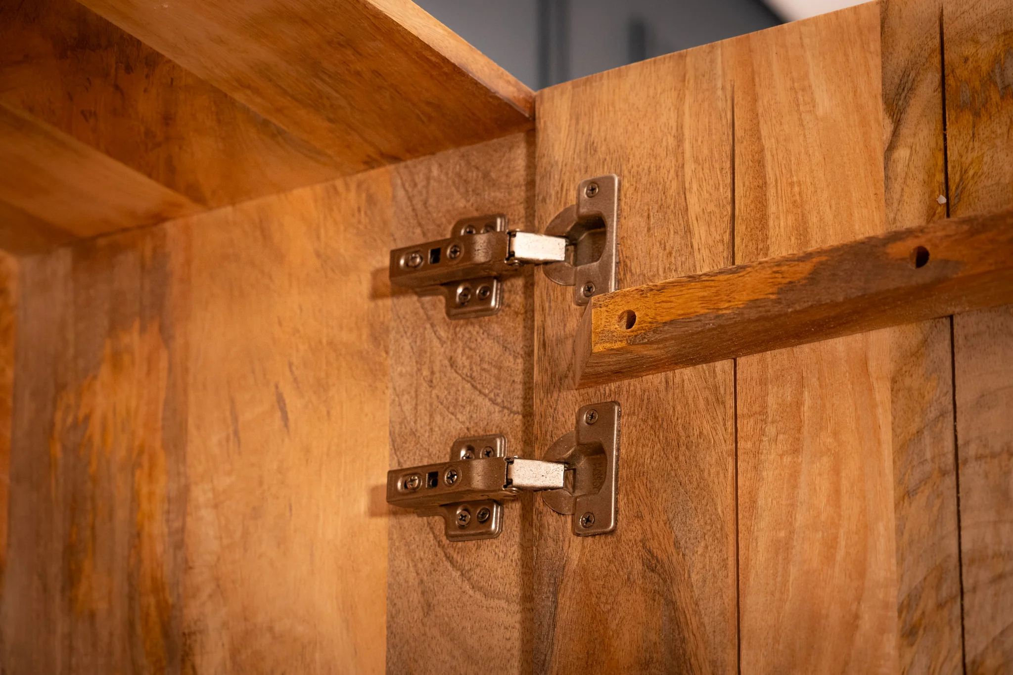 Solid Mango Wood Cabinet Natural Brown 178 cm with 3D Carved Front – Scorpion - Image 9