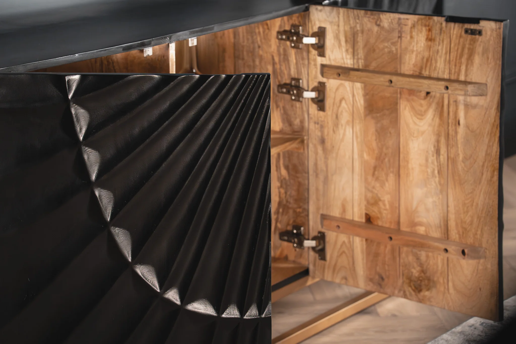 Solid Mango Wood Sideboard Black 140 cm – Scorpion 3D Carved Front - Image 6