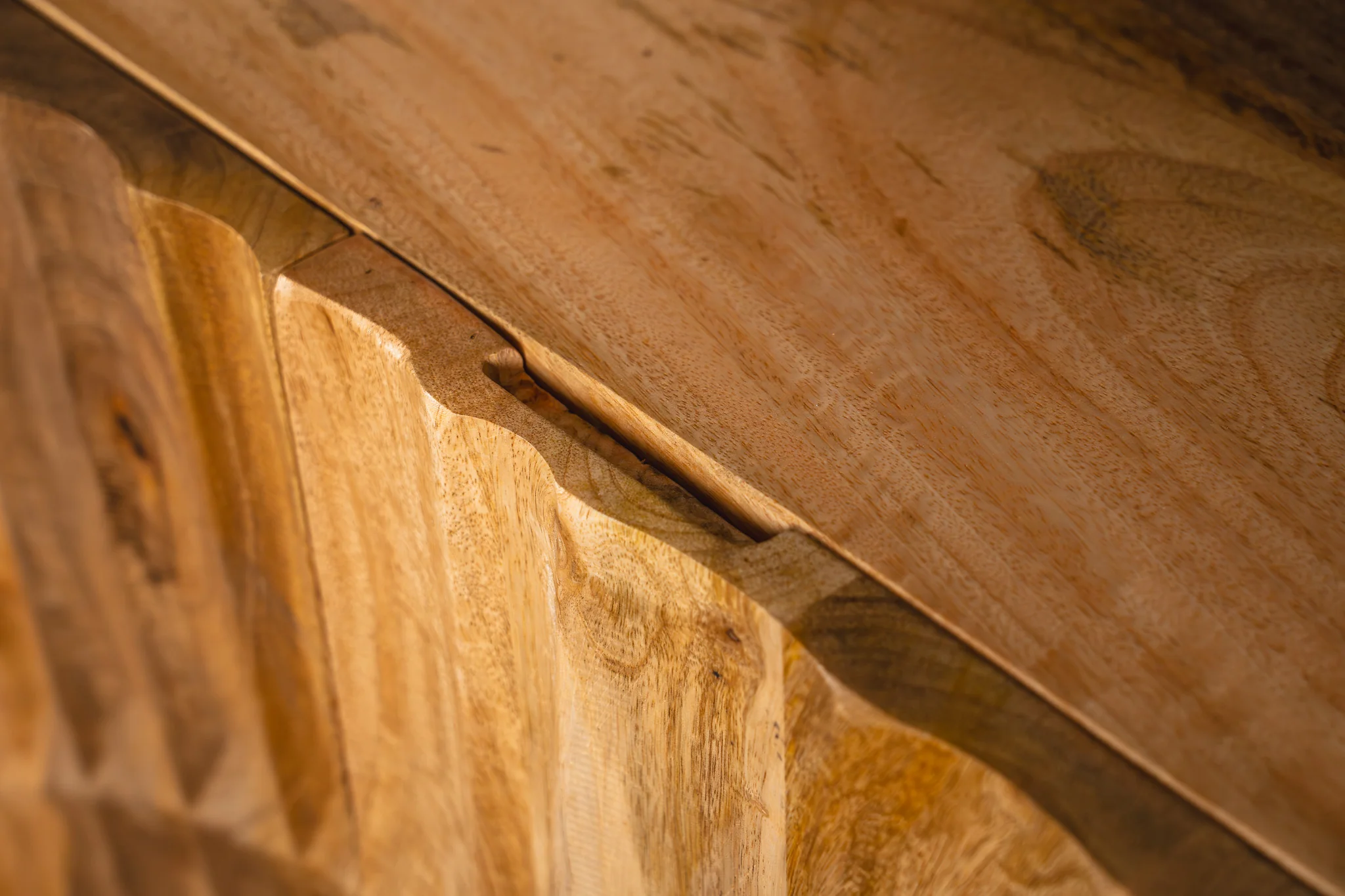 Solid Mango Wood Sideboard Natural Brown 140 cm – Scorpion 3D Carved Fronts - Image 4